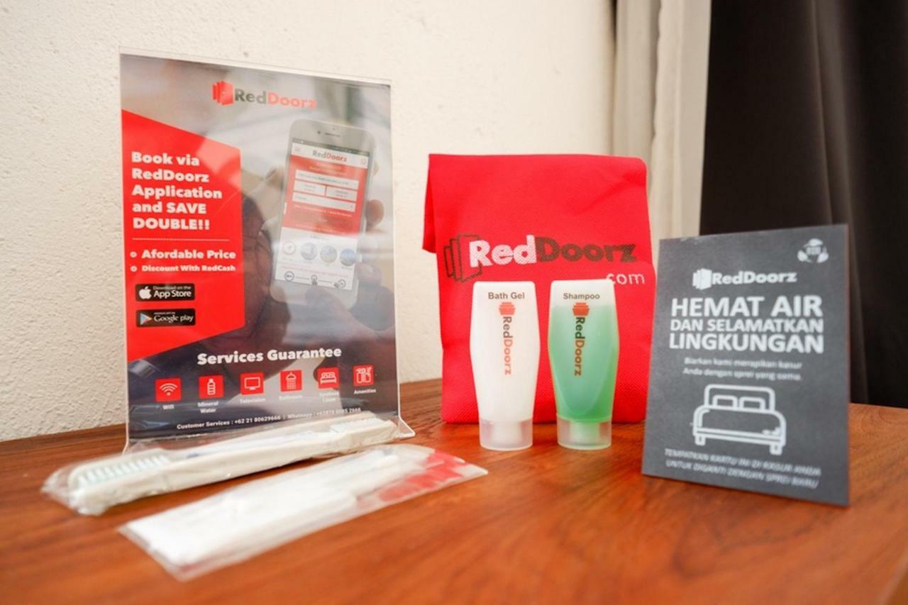 Хостел Reddoorz @ Jalan Raya Semat Canggu Bali Екстер'єр фото